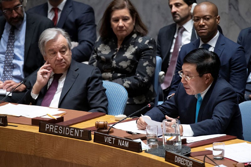 ptt pham binh minh tra loi bao chi ve vai tro kep cua viet nam nam 2020 hinh 2
