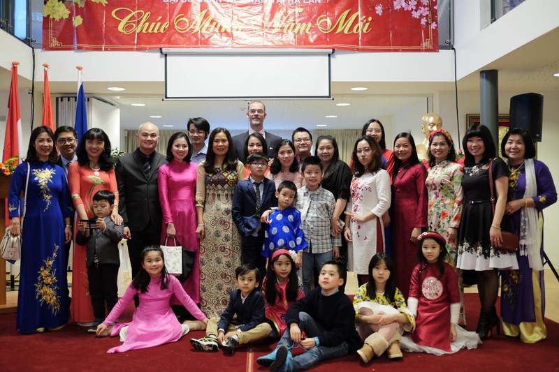 cong dong nguoi viet tai ha lan vui don tet co truyen canh ty hinh 1