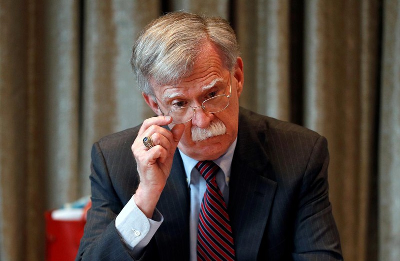 trump cong kich, nha trang doa ngan bolton xuat ban sach chua tin mat hinh 1