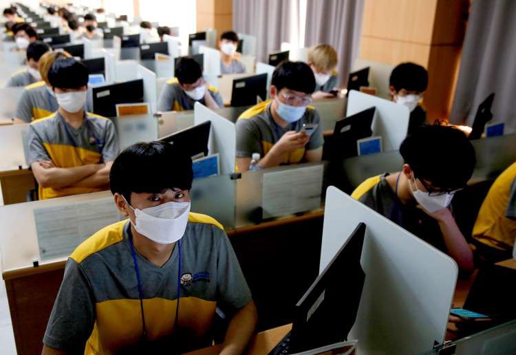 han quoc dong cua nhieu truong hoc do su bung phat cua virus corona hinh 1