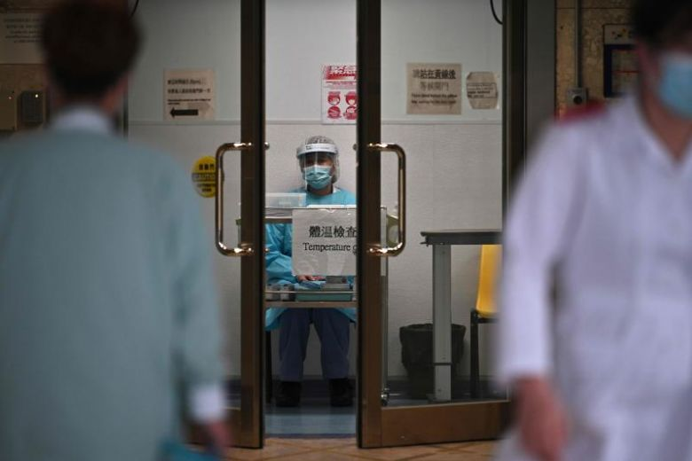 gia dinh 9 nguoi hong kong lo ngai nhiem ncov sau khi cung an lau hinh 1