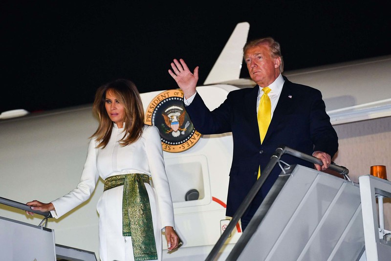 anh: chuyen cong du an do cua tong thong donald trump va phu nhan hinh 1
