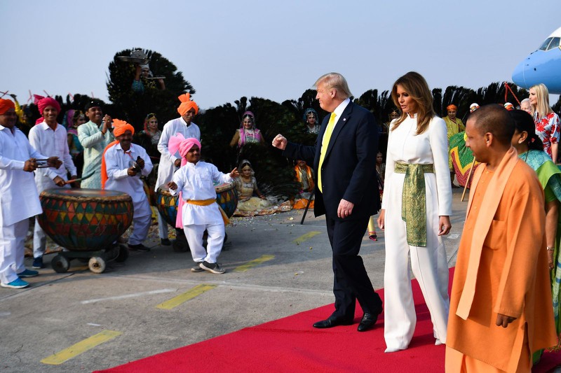anh: chuyen cong du an do cua tong thong donald trump va phu nhan hinh 3