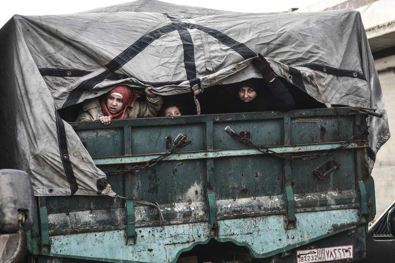 anh: giao tranh du doi o syria, tung doan dan thuong so tan khoi idlib hinh 14