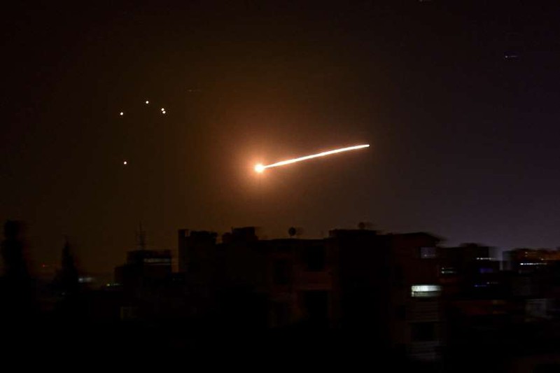 anh: giao tranh du doi o syria, tung doan dan thuong so tan khoi idlib hinh 1