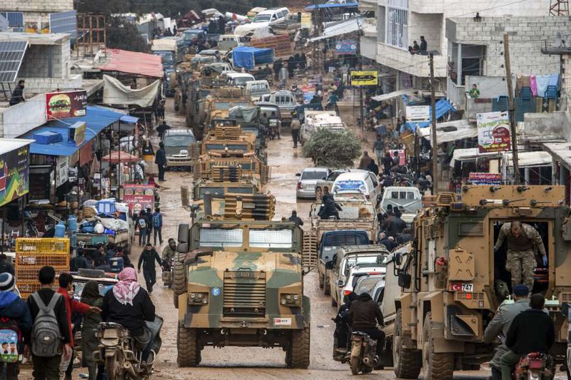 anh: giao tranh du doi o syria, tung doan dan thuong so tan khoi idlib hinh 3