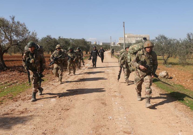 anh: giao tranh du doi o syria, tung doan dan thuong so tan khoi idlib hinh 7