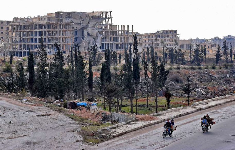 anh: giao tranh du doi o syria, tung doan dan thuong so tan khoi idlib hinh 8