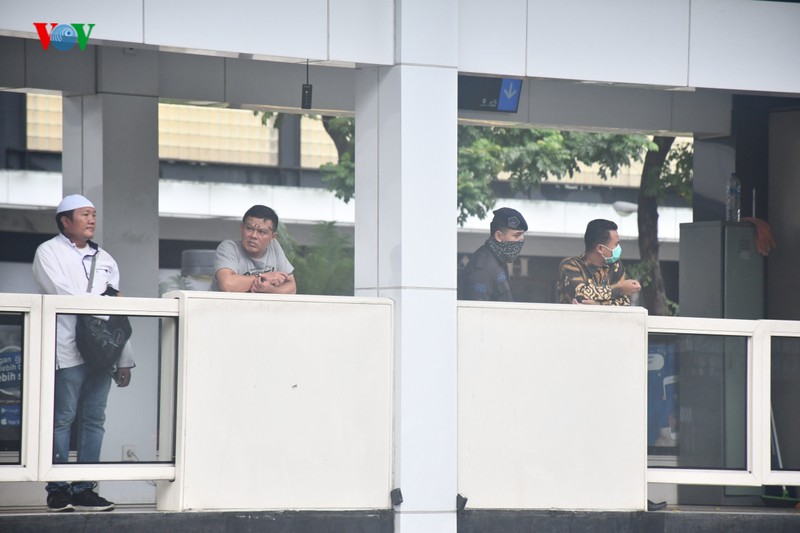 anh: jakarta phun thuoc khu trung toan thanh pho ngan dich covid-19 hinh 7