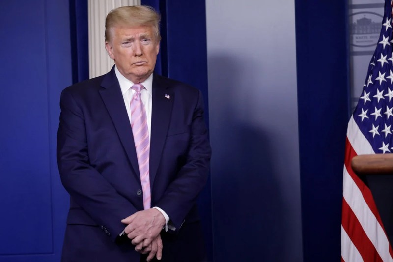 tong thong trump tuyen bo tham hoa toan quoc vi dai dich covid-19 hinh 1