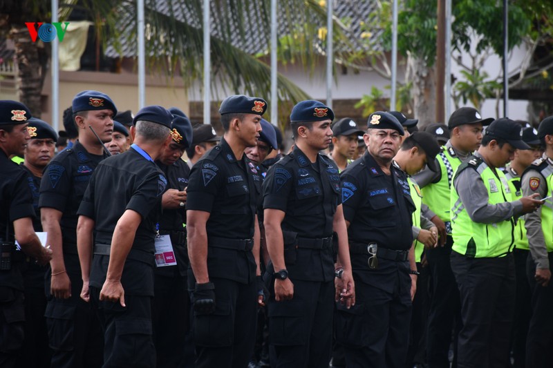 175.000 canh sat indonesia ra quan truoc thang le ramadan cua nguoi hoi giao hinh 1