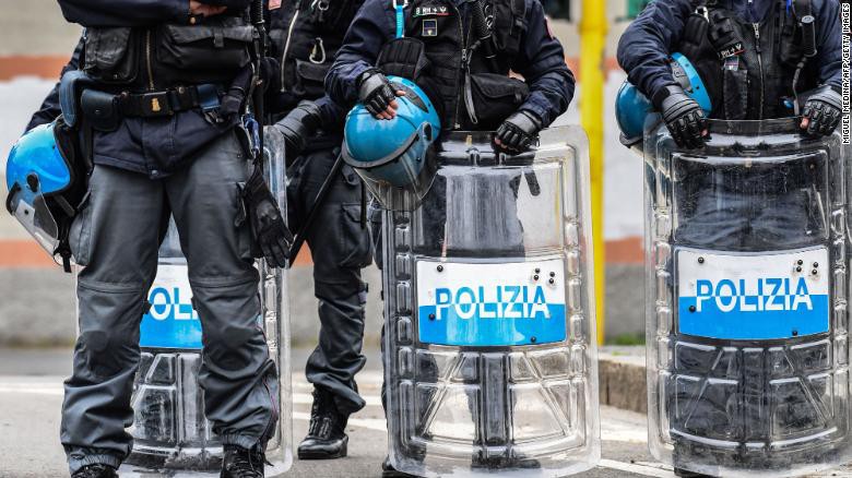 tranh cai viec mot so "ong trum" mafia italy duoc ra tu vi covid-19 hinh 1