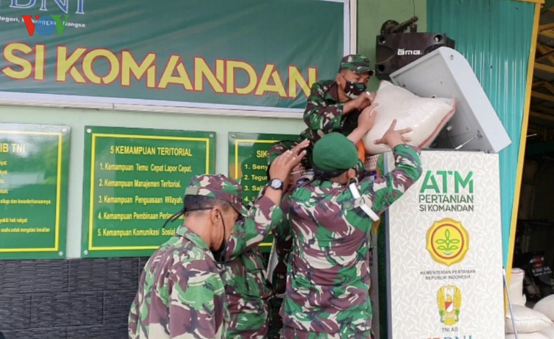 can canh cac "atm gao cua nguoi chi huy" ho tro covid-19 o indonesia hinh 2