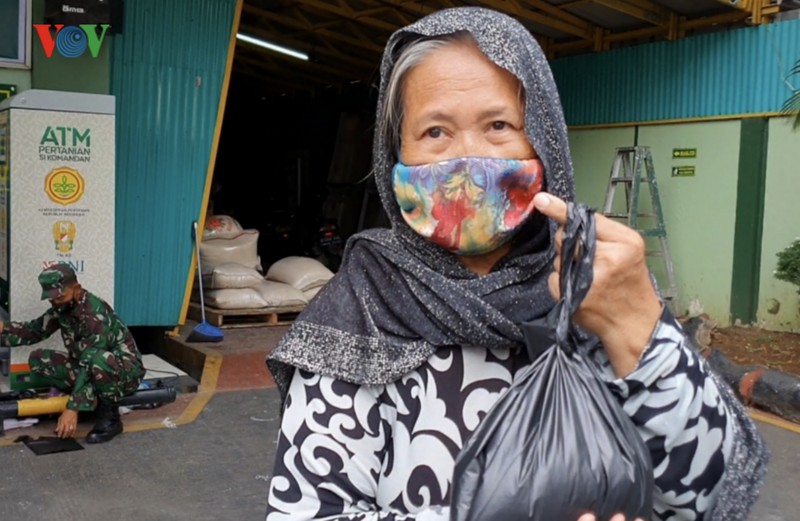 can canh cac "atm gao cua nguoi chi huy" ho tro covid-19 o indonesia hinh 6