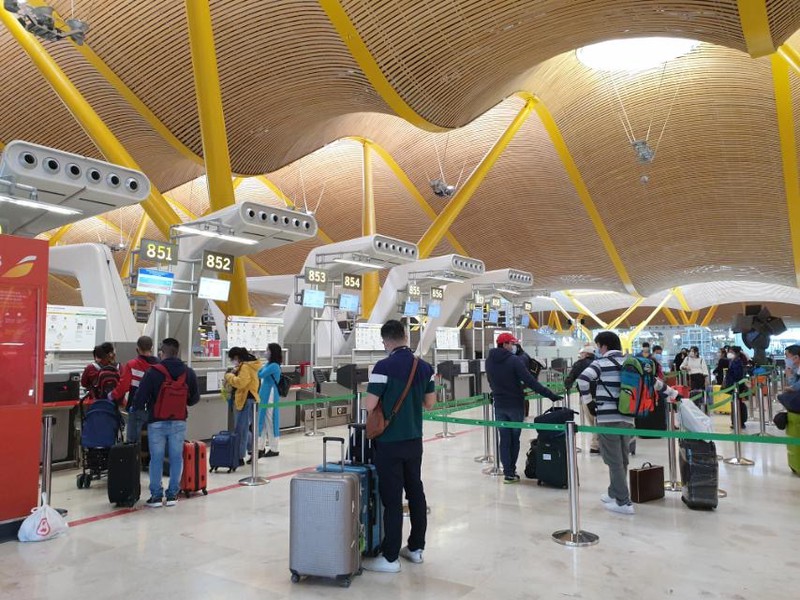 chuyen bay dua gan 200 cong dan viet nam tu chau au ve nuoc an toan hinh 2