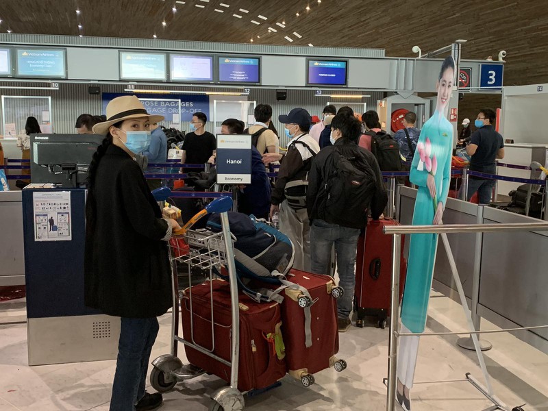 dua hon 280 cong dan viet nam tu phap va cac nuoc lan can ve nuoc hinh 1