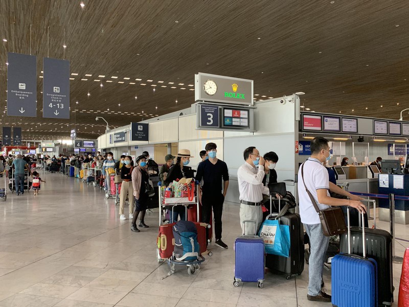dua hon 280 cong dan viet nam tu phap va cac nuoc lan can ve nuoc hinh 2