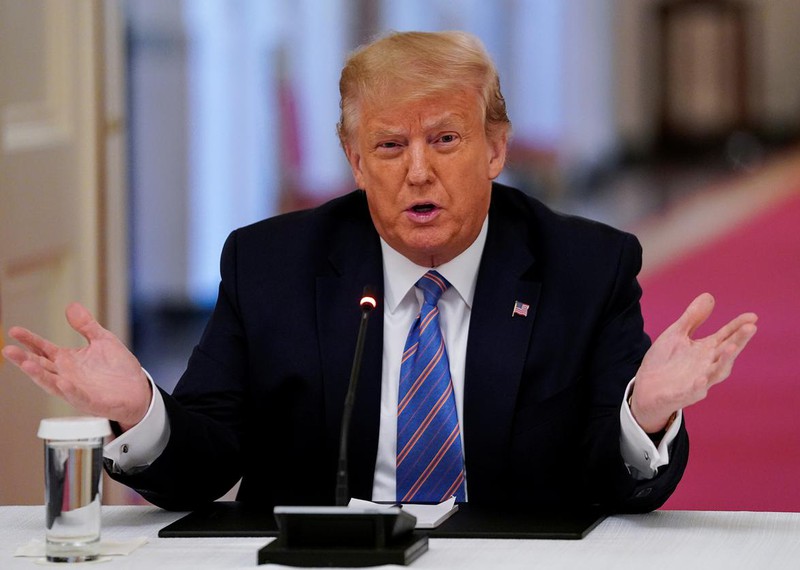 trump doi mo cua truong hoc, chi trich dai hoc harvard hoc truc tuyen  hinh 1