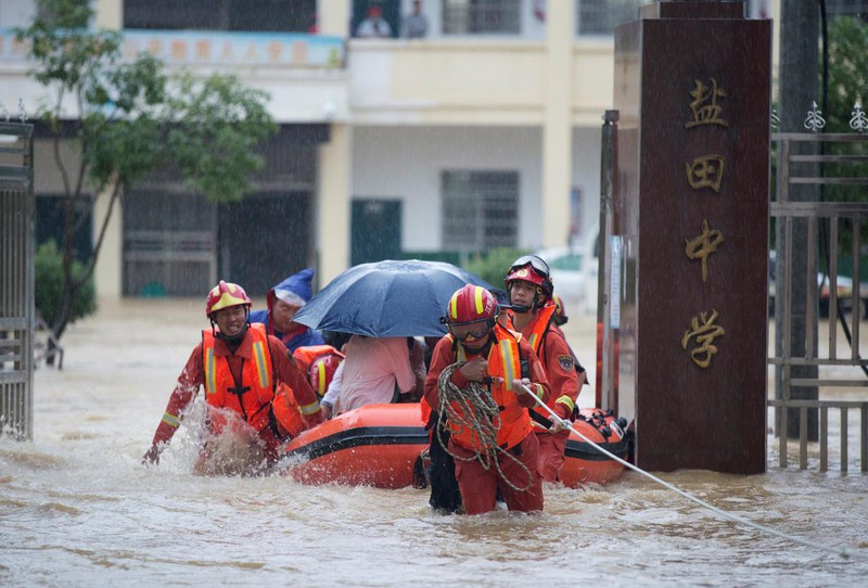 6,4 trieu nguoi o giang tay (trung quoc) oan minh chong choi mua lu hinh 1