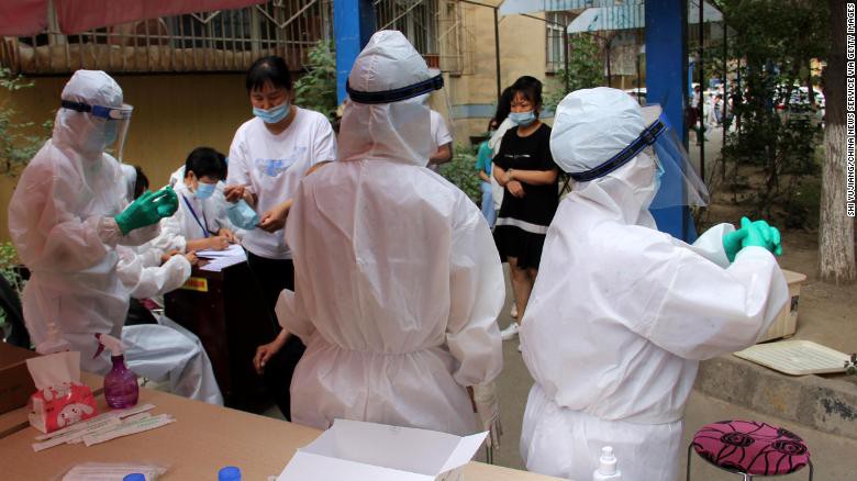 so ca covid-19 tang vot, thu phu tan cuong dat trong co che "thoi chien" hinh 1