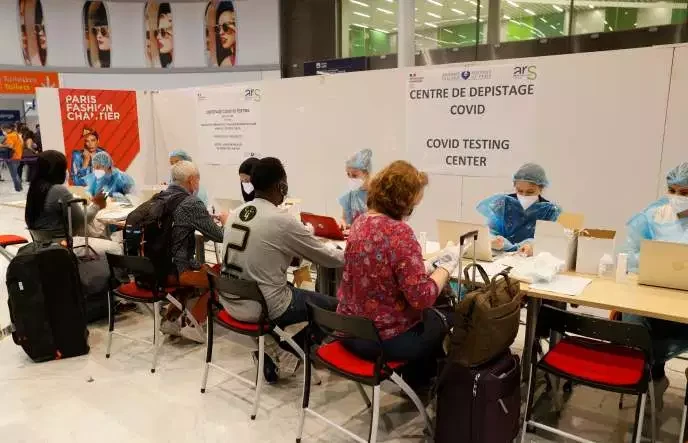 so ca nhiem gia tang tro lai, phap xet nghiem du khach den tu 16 nuoc hinh 1