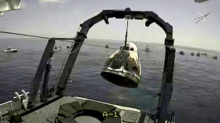 tau spacex dua 2 phi hanh gia tro ve trai dat an toan hinh 1