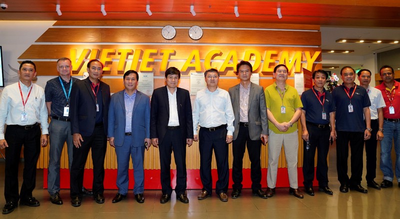 hoc vien hang khong vietjet gay an tuong voi cuc truong cuc hang khong hinh 15