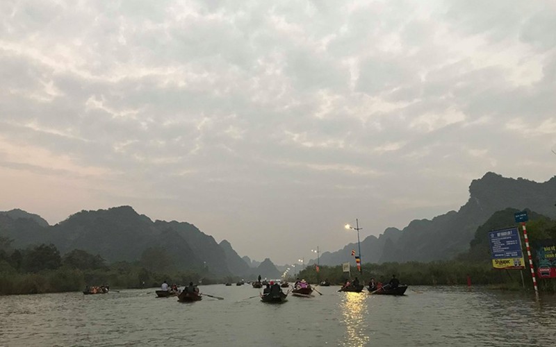 den hen lai len: mung 6 ru nhau di khai hoi chua huong hinh 2