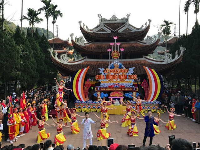 den hen lai len: mung 6 ru nhau di khai hoi chua huong hinh 11