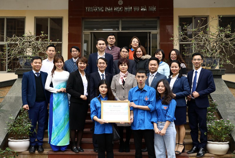 sinh vien ha noi duoc tang 80.000 khau trang phong chong covid-19 hinh 2