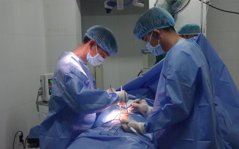 mo cap cuu ruot thua cuu ngu dan binh dinh tren benh xa dao truong sa hinh 1