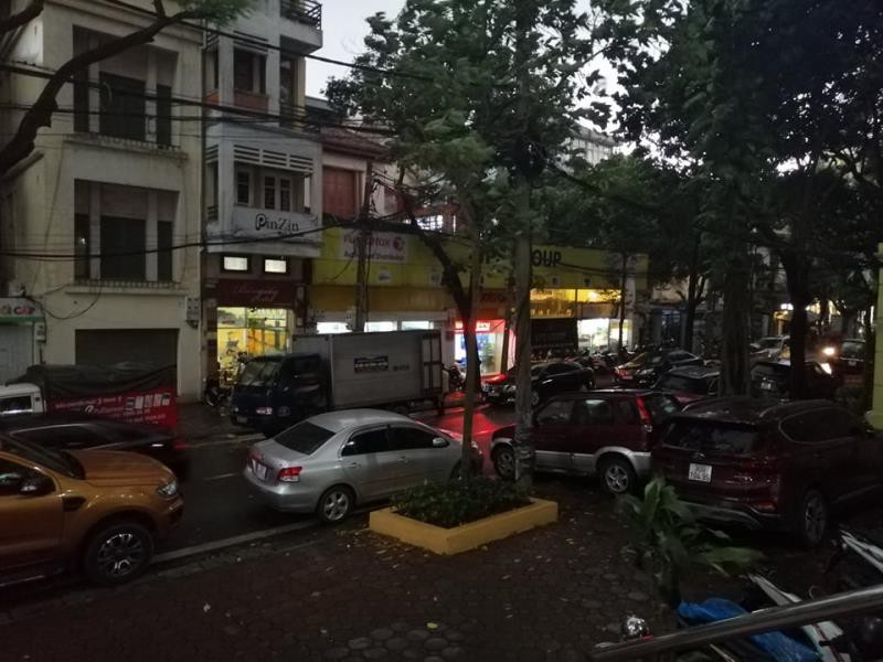 anh: duong ha noi bien thanh song "trong chop mat" sau tran mua lon hinh 1
