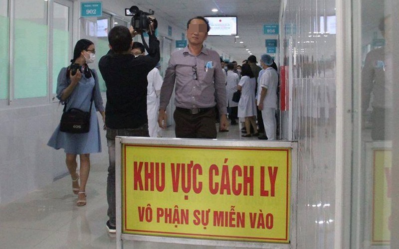 da nang: 6 nguoi di cung chuyen bay voi ca thu 17 am tinh voi covid-19 hinh 1