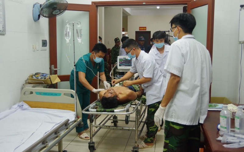 benh xa dao truong sa cap cuu ngu dan trong thuong do no binh gas hinh 1