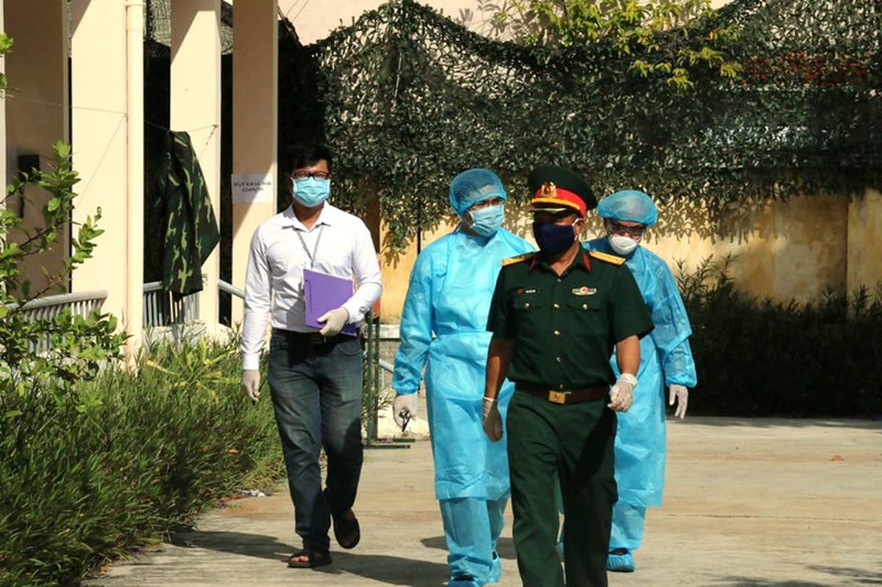 da nang van dong nguoi tiep xuc gan voi 2 du khach nguoi anh khai bao  hinh 1