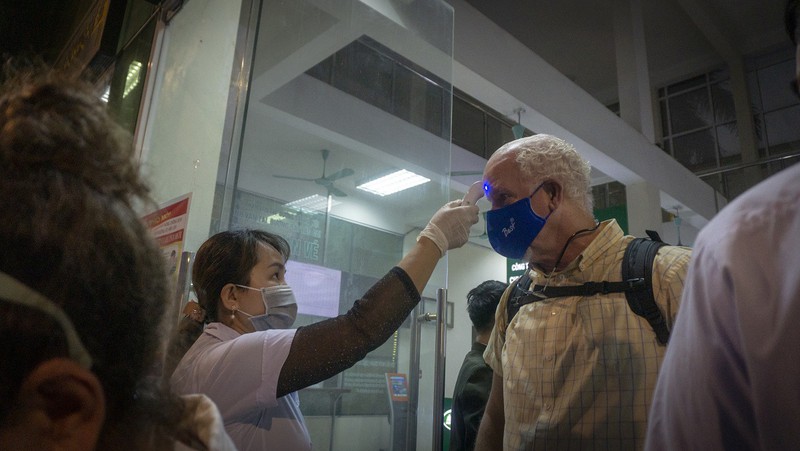 anh: ga lao cai tu som tinh mo trong ngay dau bat buoc deo khau trang  hinh 17