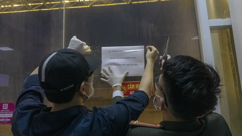 anh: ga lao cai tu som tinh mo trong ngay dau bat buoc deo khau trang  hinh 3