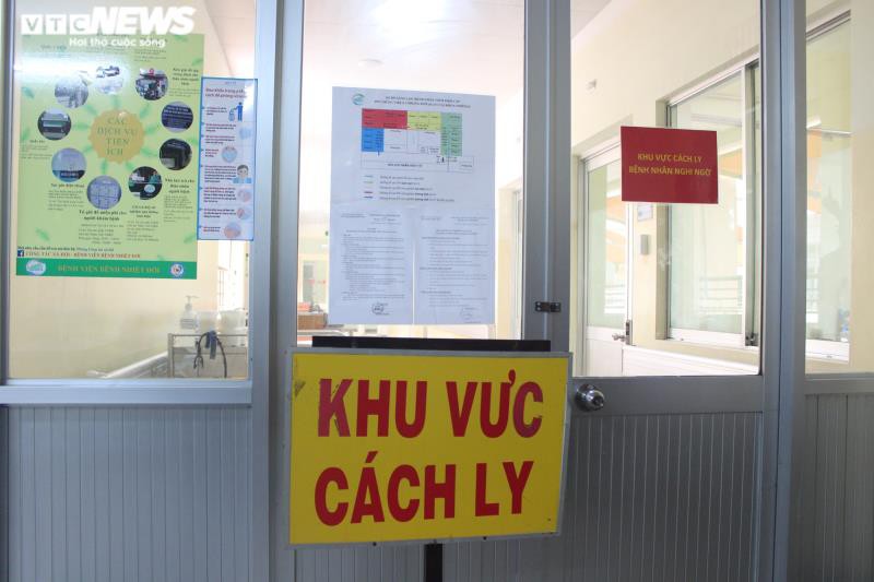 phi cong nguoi anh mac covid-19 chua co dau hieu phuc hoi hinh 1