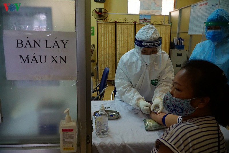 hon 1.000 mau test nhanh o cho dau moi ha noi am tinh voi sars-cov-2 hinh 1
