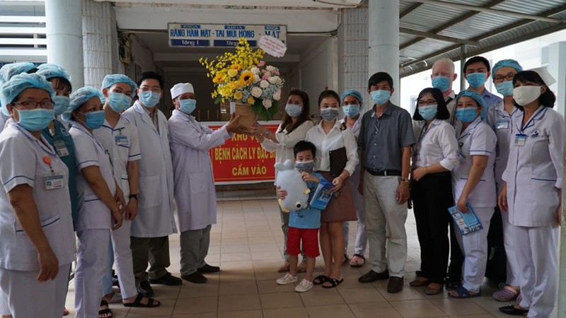 benh nhi 6 tuoi mac covid-19 duoc dieu tri khoi hinh 1