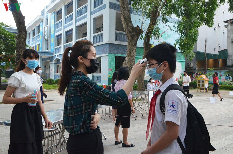 tro nhoc vi nang nong, giao vien cung vat va gap doi hinh 3