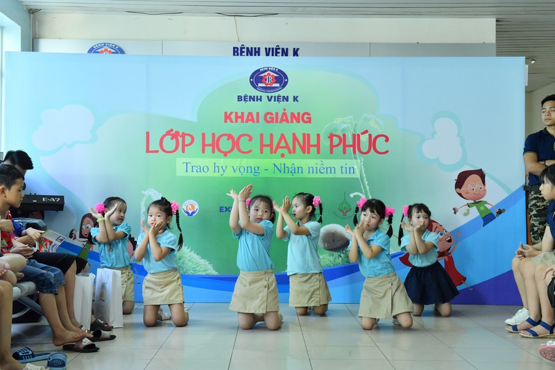 "lop hoc hanh phuc" - mon qua 1/6 danh cho cac benh nhi ung thu hinh 1