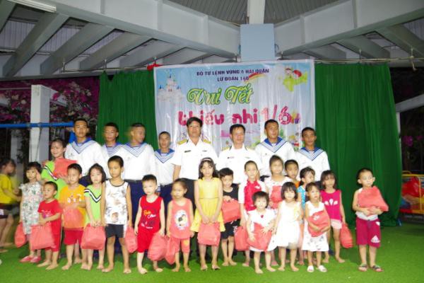 tet thieu nhi cho con em can bo chien si truong sa hinh 1