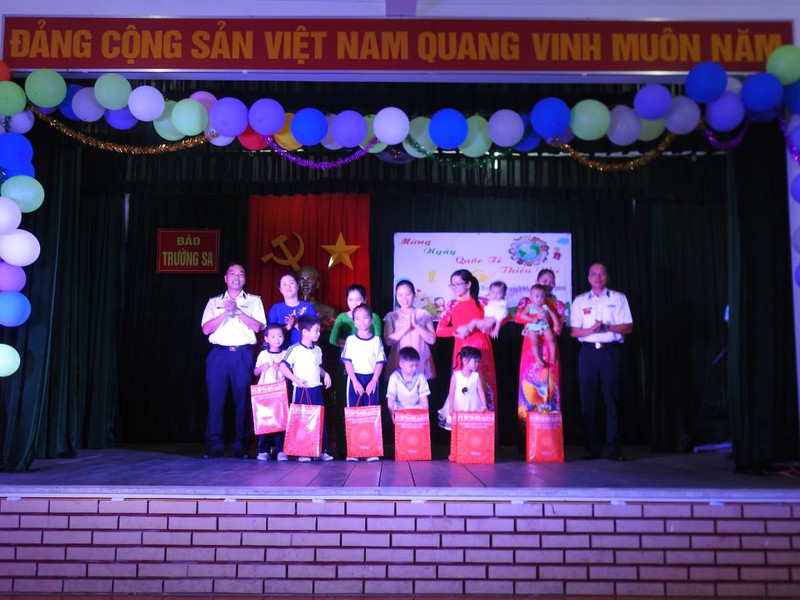 tet thieu nhi cho con em can bo chien si truong sa hinh 2