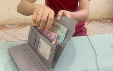 cong an thanh pho son la tra lai hon 9 trieu dong cho nguoi danh roi hinh 1