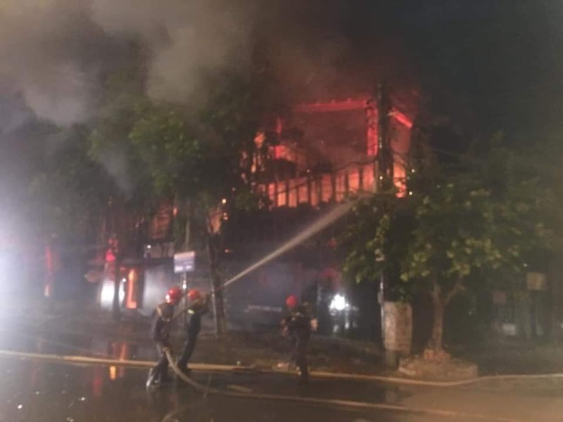 quan pub boc chay du doi trong dem o nghe an hinh 1