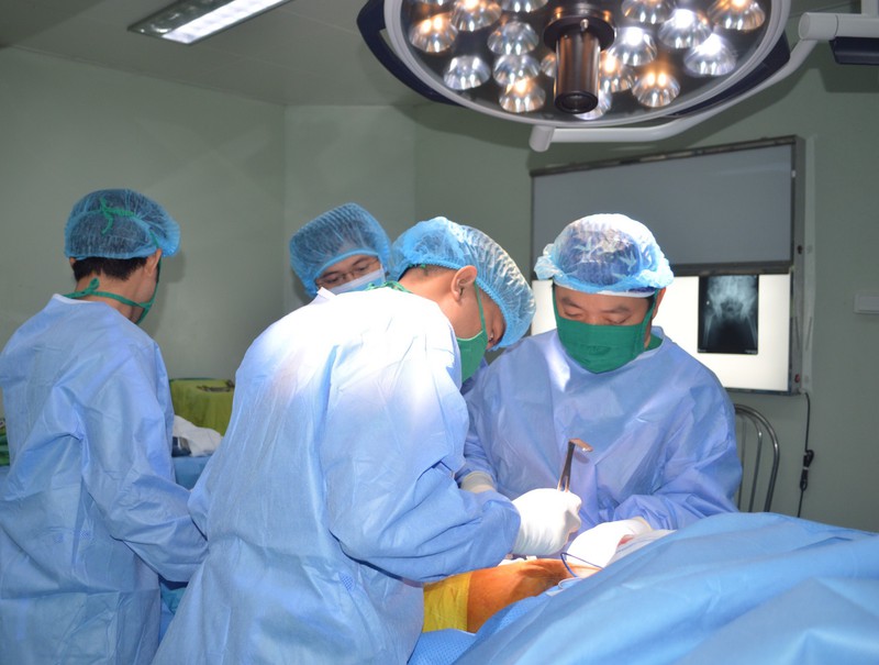 thay khop hang thanh cong cho cu ba 103 tuoi hinh 1