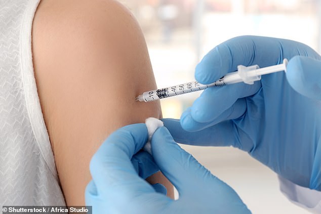 anh bat dau thu nghiem loai vaccine covid-19 thu 2 tren nguoi hinh 1