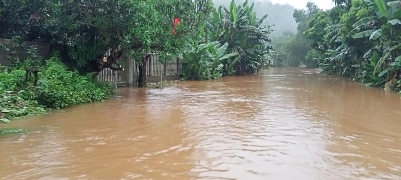 ha giang thiet hai nhieu nha o do mua lon keo dai hinh 1