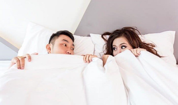 ly do cac cap doi nen ngu chung giuong du cai nhau kiet liet hinh 1
